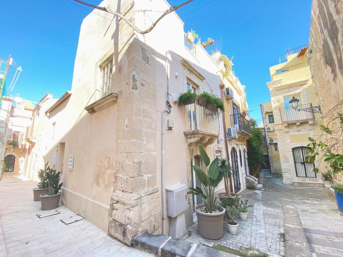 Suite23_ortigia Holiday home *